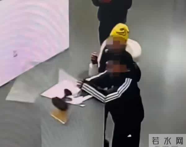 千万粉丝网红称婚礼用4斤黄金凤冠被毁 由丈夫亲手制作 本人回应质疑 律师：没有要求赔偿就无需赔偿