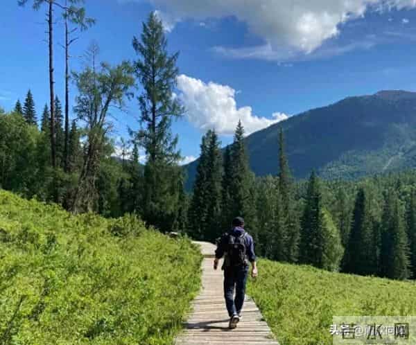 我的退休极简生活：一中午老公都是笑眯眯的，小棉袄又给他买鞋了