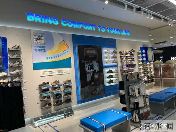 我的退休极简生活：一中午老公都是笑眯眯的，小棉袄又给他买鞋了