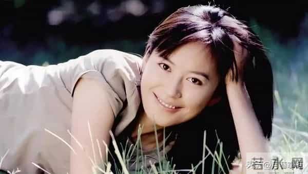 至今未婚未育,身边却有男人陪了近20年!54岁的她才是人间清醒