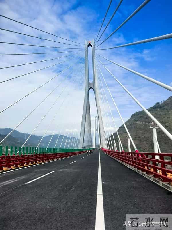 每一个今天都不可复制，多走一步就多份成长，持续向上终见优秀