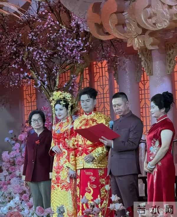 霸王茶姬创始人大婚！中式婚礼极尽华美，新人郎才女貌超登对