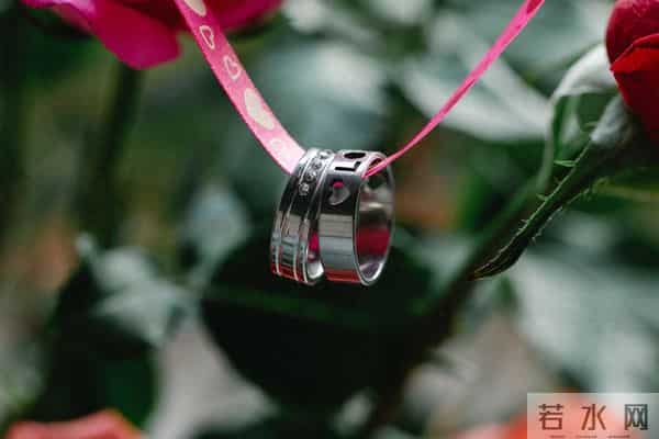 男人在不在乎你，看一件事心里就有数了