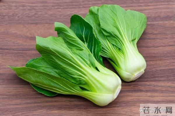 两性关系，女人可以搂着睡，亲她的嘴，但千万别全信她说的话