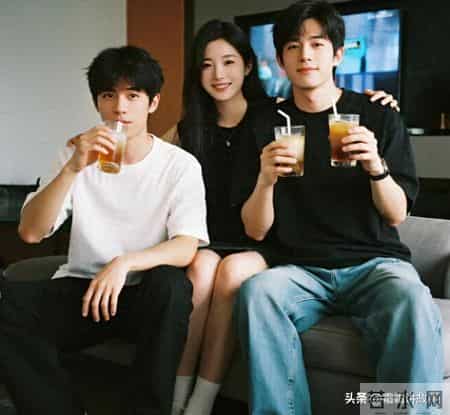 竹马和未婚夫爱上同一个女人,我没闹,当我挽大佬亮相时,他们傻眼