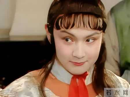 薛家送的宫花，黛玉为啥碰都不碰？二钗暗战：宝钗心机，险恶至极