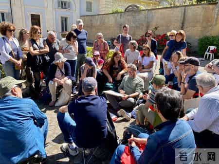 无名无景,他偷偷成画家,成普通人“天花板”,把透明美画到极致