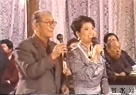 李世济【锁麟囊】老伴儿唐在炘操琴 台下的观众也都是大师！