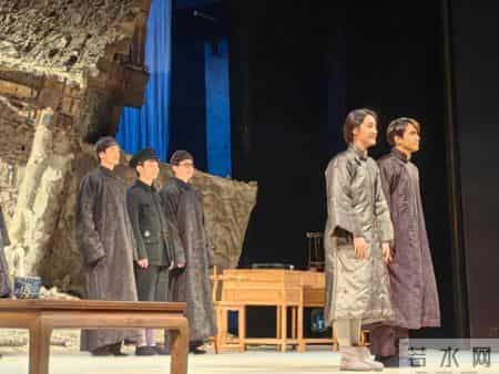 冯远征硬刚人艺 “戏混子”:“嫌钱少就滚!” 这波操作炸翻全网