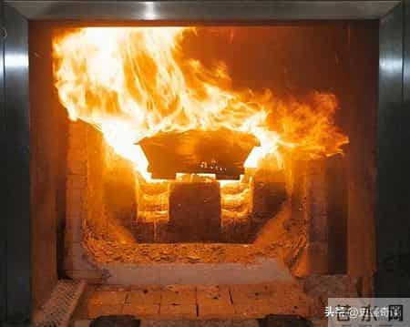 “火葬”将被淘汰？新方式已经在国内试用，很多人表示不能接受