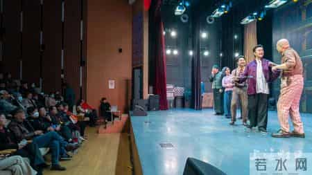 潘前卫、曹雄、陈靓等知名滑稽戏演员走进社区，居民们近距离过足戏瘾