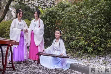 卧龙生2本香艳武侠小说，评分给到65，美女多多值得看