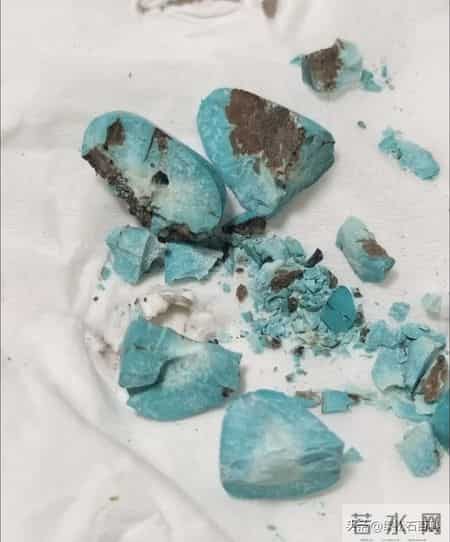 假绿松石都是什么做的？