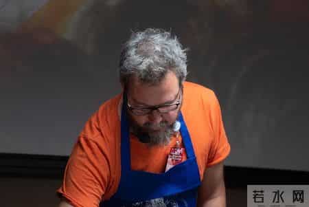 无名无景,他偷偷成画家,成普通人“天花板”,把透明美画到极致