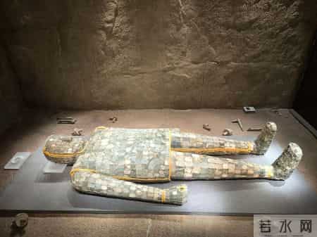 盗墓界有个“不成文规定”：金银珠宝都可拿，唯有一样东西不能动