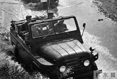 1976年冬，我刚退伍就被团里“抓”回去，只因我会英语，不仅提干还娶了漂亮报幕员