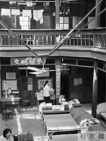 1963年女港商回大陆物色美女，却被三个修理工见钱眼开谋财害命！