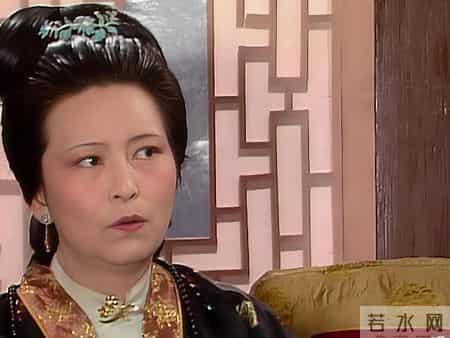 薛家送的宫花，黛玉为啥碰都不碰？二钗暗战：宝钗心机，险恶至极