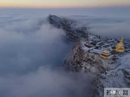 峨眉山金顶普贤菩萨像三大未解之谜！2008 重建曝佛光昼夜显现事件