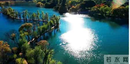 《水浒传》里的“水浒”是什么意思？