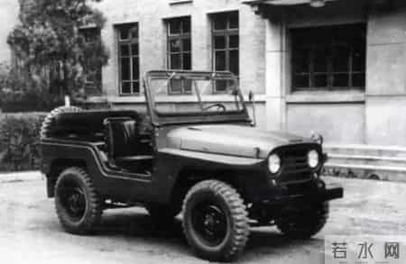 1976年冬，我刚退伍就被团里“抓”回去，只因我会英语，不仅提干还娶了漂亮报幕员