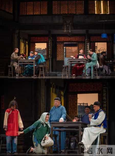 冯远征硬刚人艺 “戏混子”:“嫌钱少就滚!” 这波操作炸翻全网