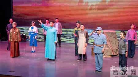 潘前卫、曹雄、陈靓等知名滑稽戏演员走进社区，居民们近距离过足戏瘾