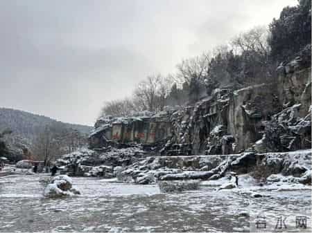 《水浒传》里的“水浒”是什么意思？