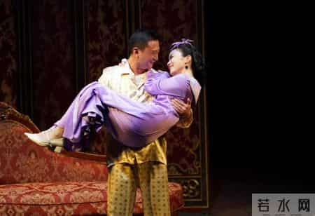 冯远征硬刚人艺 “戏混子”:“嫌钱少就滚!” 这波操作炸翻全网