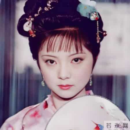 薛家送的宫花，黛玉为啥碰都不碰？二钗暗战：宝钗心机，险恶至极