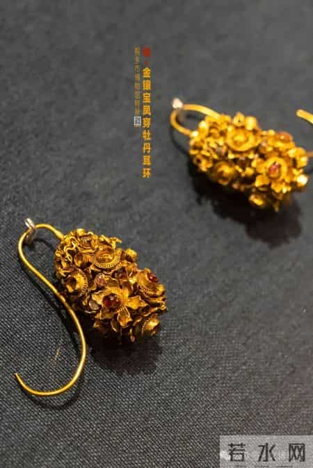 被盗后追回的明代金耳环!