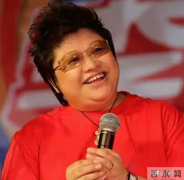 香港大火烧穿七座楼，千万善款撕开争议幕布，真相藏在行动里。