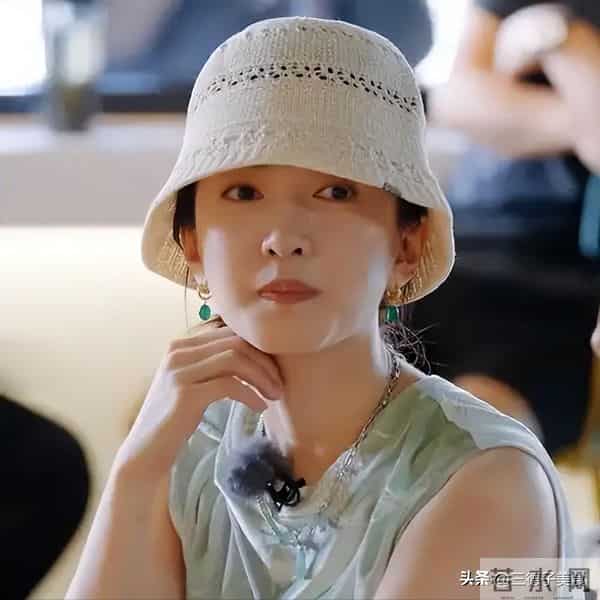 与富豪海外产子真相大白6个月，39岁江疏影露面，近照曝光大变样