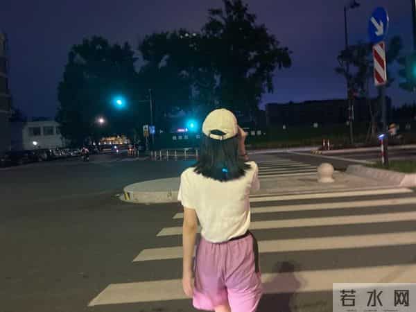 汪峰女儿恋情一天后，葛荟婕回应女儿，反映出真实母女关系