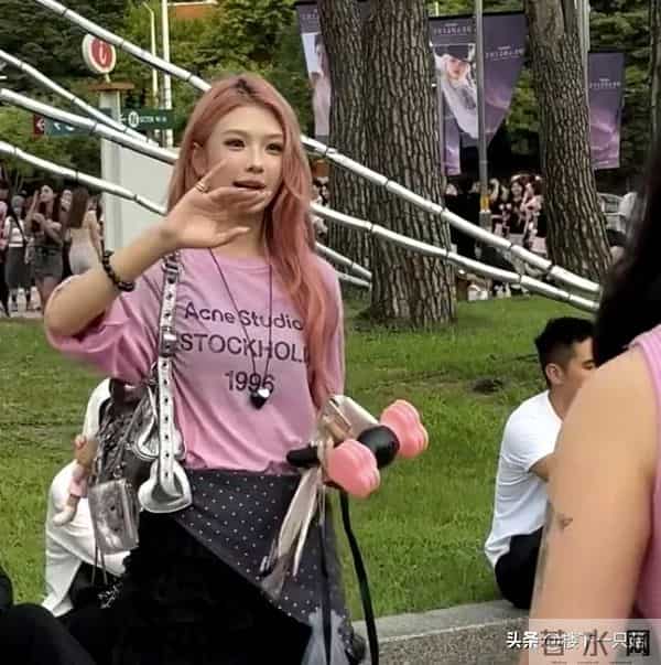 懒懒秀恩爱疑被打脸 王思聪和网红蓓蓓同游香港 看女方满脸宠溺微笑