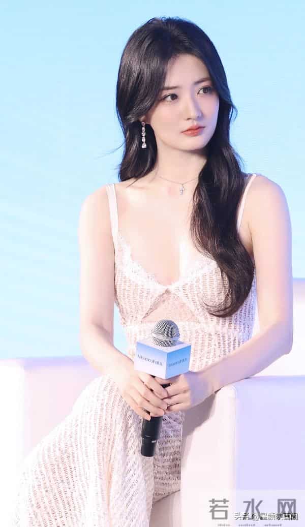 徐璐白色紧身网裙，大秀好身材！