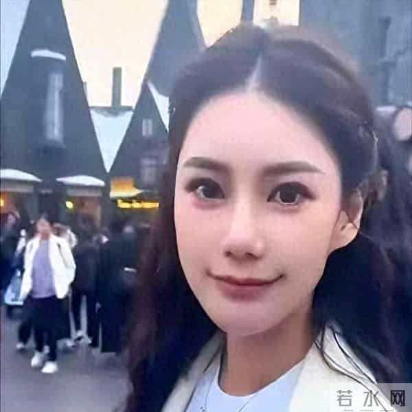 马筱梅带小玥儿现身机场，看到孩子现状，网友直呼比大s会带娃