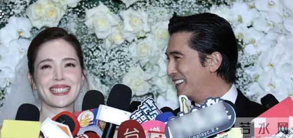 邱泽许玮甯婚礼甜蜜亲吻!邱泽紧张到脸红,直言希望新婚夜别喝醉