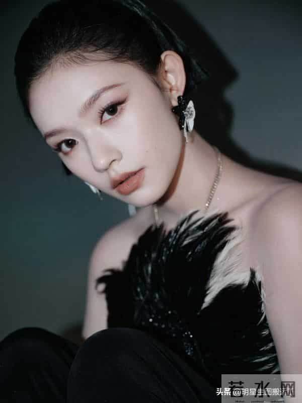 林允[舔屏][舔屏][抱一抱][抱一抱][抱一抱]好会盯啊