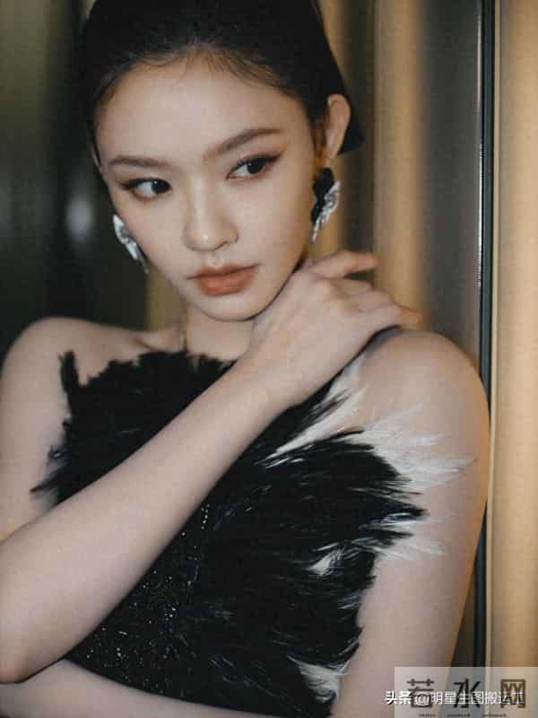 林允[舔屏][舔屏][抱一抱][抱一抱][抱一抱]好会盯啊