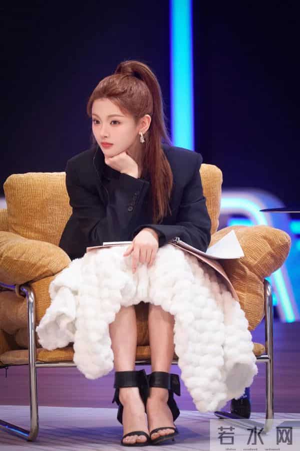 杨超越令人心动的offer造型[期待]超越妹妹可盐可甜