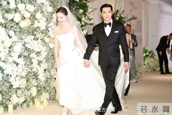 邱泽许玮甯婚礼曝光！大摆40桌，44岁邱泽造型被吐槽，林心如被问