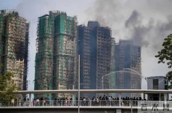 真慈善不怕火光照：香港大埔大火，韩红的 1000 万打了多少黑粉的脸