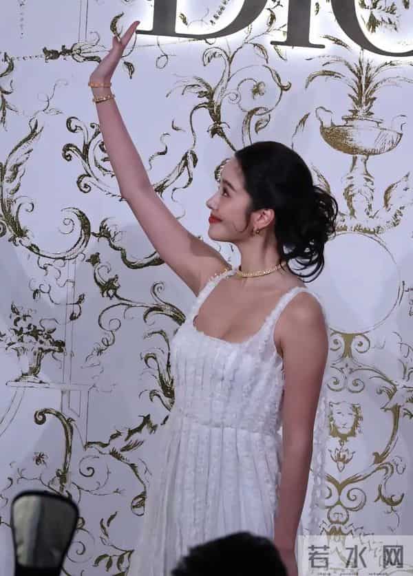 杨彩钰，活动生图。刘亦菲前干妈风韵十足。