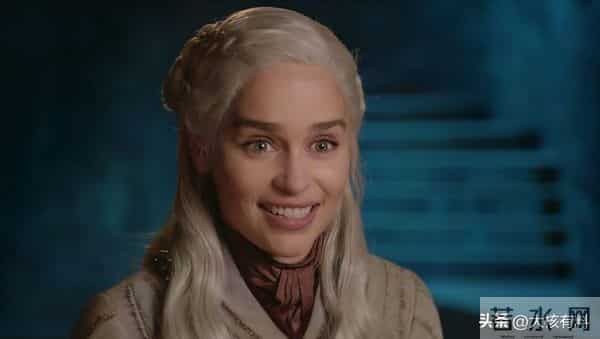 一脱成名的“龙妈”：身材火辣为艺术献身，因裸戏出名却拒绝裸戏