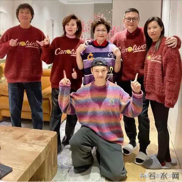 前靠赵露思翻红，后有妻子一个举动实现口碑暴增，陈伟霆才是赢家