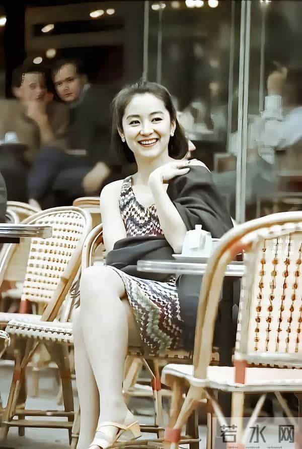 71岁的林青霞：活成了女性都向往的样子，金庸说她美是百年难遇