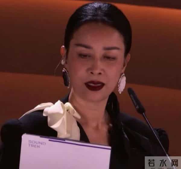 一场生日，戳穿了58岁那英的江湖地位，周深确实一个字都没说错