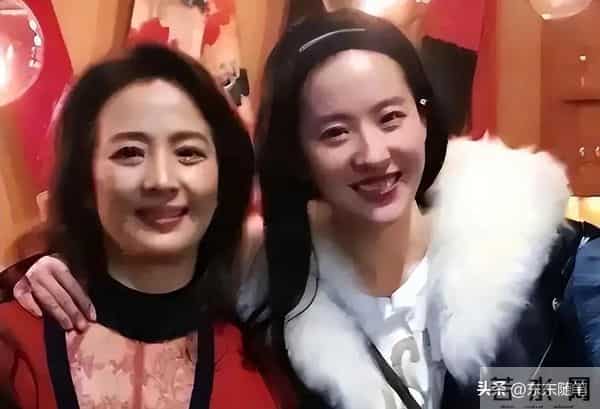 刘亦菲母亲刘晓莉：今66岁仍单身，身材傲人，长得比女儿还漂亮