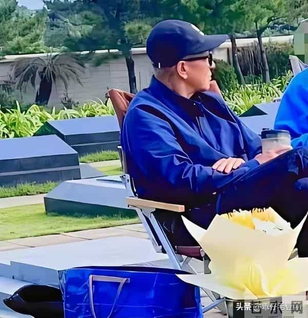 爆料具俊烨又去大S墓前静坐，但这次带了朋友！